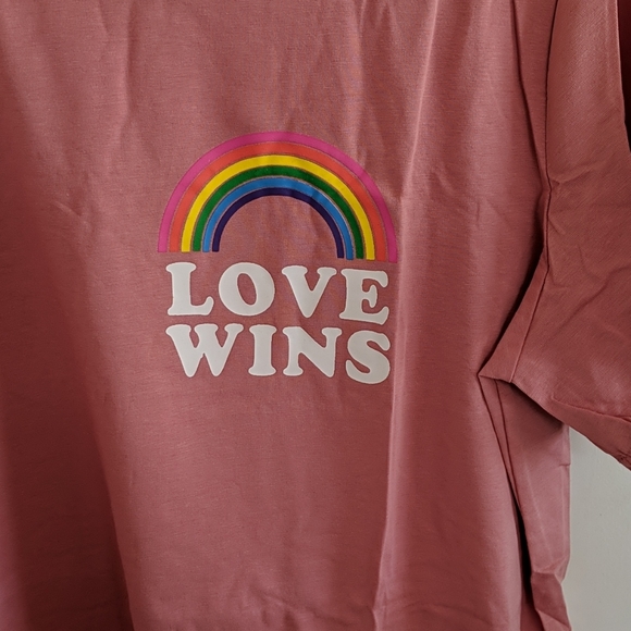 Brand New "Love Wins" T-shirt/Sleep Shirt - Picture 4 of 4